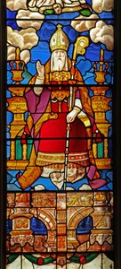 Raam N2 met St. Nicolaas: een getransformeerde figuur van God de Vader oorspronkelijk bovenaan een Boom van Jesse nog steeds in St. Georges Hanover Square