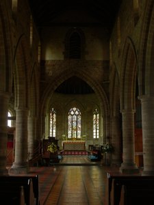 Raam met een uitzicht naar het oostelijke uiteinde van de kerk