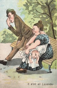 Vrouw die een baby in het park verschoont door English School