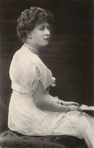 H.K.H. Prinses Mary, ca. 1915 door Ernest Brooks