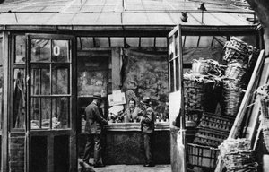 Een bar in de wijk Central Market, Parijs, 1931