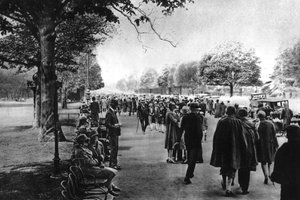 Avenue Foch van de Etoile naar het Bois de Boulogne, Parijs, 1931 door Ernest Flammarion