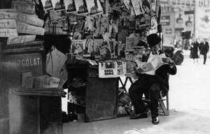 Krantenkiosk, Parijs, 1931