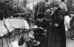 Postzegelverkopers op de Champs Elysees, Parijs, 1931 door Ernest Flammarion