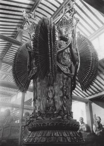 Suchou, Kieh tung sze, Kiangsu, Duizendarmige Kuanyin van de Vier Hoofdpunten in Kieh tung Klooster door Ernst Boerschmann