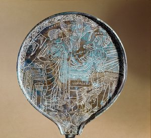 Etruskische kunst: achterkant van een bronzen spiegel: Aphrodite overtuigt Helene om Parijs naar Troje te volgen. 5e eeuw v.Chr. Rome, Museo Nazionale di Villa Giulia door Etruscan