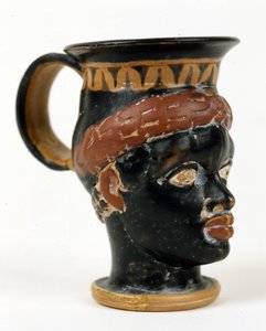 Etruskische vaas in de vorm van een zwart mannenhoofd. Museo Nazionale de Tarquinia.