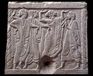 Reliëf met dansers van een marmeren mijlpaal van Chiusi, Italië, 6e eeuw v.Chr.