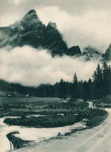 Pala-groep in wolken, San Martino di Castrozza, Dolomieten, Italië, 1927
