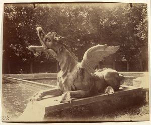 Grand Trianon, Dragon van Hardy door Eugène Atget