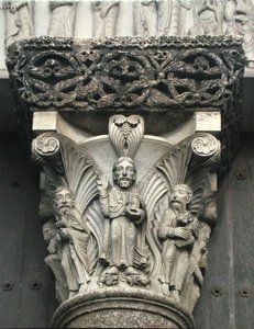 Zuilkapiteel met Christus zegenend van het westportaal van de gevel, 1840-61 door Eugene Emmanuel Viollet le Duc