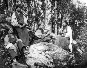 Himalaya-vrouwen, ca. eind 19e eeuw door European Photographer