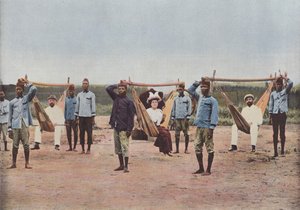 De Hangmatdragers in Dahomey door European Photographer