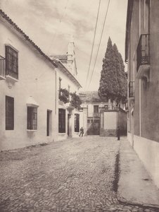 Pres huizen in Calle de Gameros, Ronda (z/w foto) door European Photographer