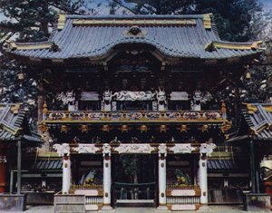Nikko, Toshogu, Yomei-mon, van binnenuit door European Photographer
