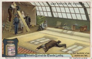 Een man filmen die een muur beklimt door European School