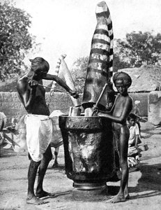 Sesammolen geschilderd ter ere van een Hindoe-godin, India, 1936 door Ewing Galloway