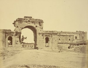 Poort naar de Residentie, gewoonlijk de Bailee Guard Gate, gehouden door luitenant-kolonel R.H.M. Aitken, van het 13e Bengal Native