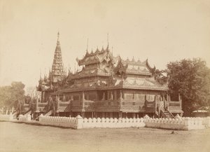 School van Koning Thibaw Min Nu Gebruikt als Kerk door Felice Beato