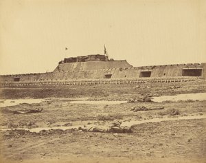 Achterkant van het Noordfort met de aftocht van het Chinese leger, 21 augustus 1860 door Felice Beato