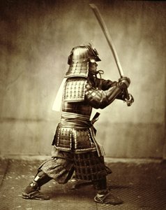 Samurai met opgeheven zwaard door Felice Beato