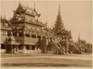 De Hman Kyaung of het glazen klooster, Birma, c.1890 door Felice Beato