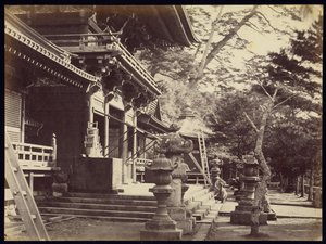 De tempel van Hatchiman, Kamakura door Felice Beato