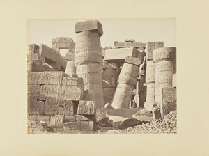 Karnak. Ruïnes van de hypostyle zaal, binnenaanzicht, Egypte door Félix Bonfils