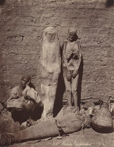 Momies Egyptiennes (Egyptische Mummies),c. 1870 (foto) door Félix Bonfils