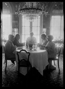 Familie Mautner aan het eten