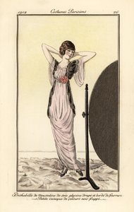 Vrouw in lila mousseline zijden jurk met zwart fluwelen vest die zichzelf in een spiegel bekijkt door Fernand Siméon