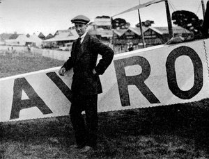 De Luchtrace: de piloot van de Avro, Mr FP Raynham