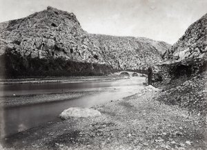 Nahr el-Kalb (de rivier van de hond) tussen de bergen van Libanon, nabij Beiroet, in Palestina