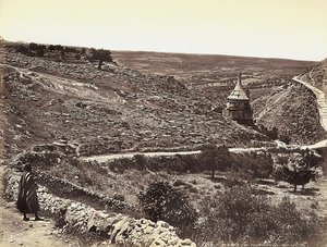 Panoramisch uitzicht op de Vallei van Cedron of Josafat, met het graf van Absalom, aan de rand van Jeruzalem. Een man kijkt naar het uitzicht vanaf de straat door Félix Bonfils