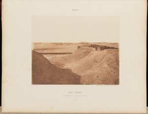 Ibrîm (Premnis). Algemeen zicht op de stad en de woestijn door Félix Teynard