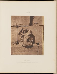 Tâfah (Taphis). Constructies met gebogen bases - Figuur van een gebeeldhouwde nis