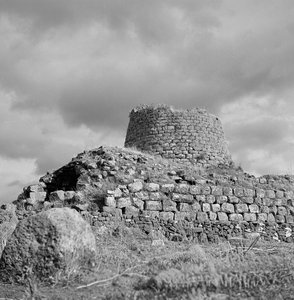 Nuraghe Santu Antine door Fosco Maraini