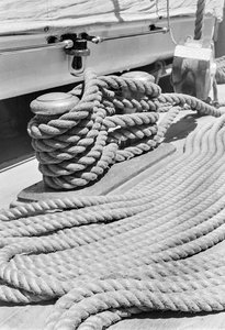 Op het schip Amerigo Vespucci: bolder en touw door Fosco Maraini