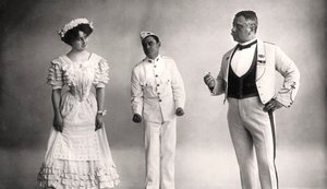 Florence Jameson, Reginald Switz en Alfred Clarke in een scène uit The Blue Moon, 20e eeuw door Foulsham and Banfield