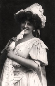 Marie Studholme, Engelse actrice door Foulsham and Banfield