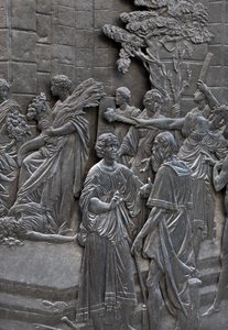 Basis die Alessandro Farnese toont die de ambassadeurs van koningin Elisabeth van Engeland ontvangt (detail) door Francesco Mochi