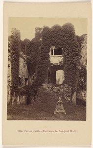 Carew Castle - Ingang naar de banketzaal. door Francis Bedford