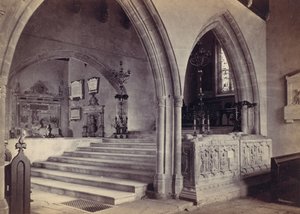 Monumenten en koortrappen, Tenby Church, 1870s door Francis Bedford