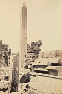 Granieten obelisk gebouwd door farao Thoetmosis I en koningin Hatsjepsoet in de grote tempel van Amon-Ra, Karnak, Egypte door Francis Frith
