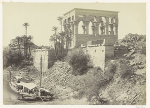 Kiosk van Trajanus op het eiland Philae in de Nijl door Francis Frith