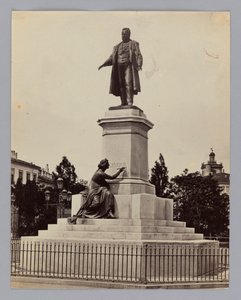 Milaan. Antonio Tantardini (1829-1879) en Odoardo Tabacchi (1831-1905), monument voor Camillo Benso, graaf van Cavour, Italiaans politicus en ondernemer door Francis Frith