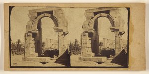 [Römischer Bogen auf der Insel Biggs.] door Francis Frith