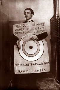 Andre Breton als target sandwich man (door Picabia) op het Dada festival, Parijs, 27 maart door Francis Picabia