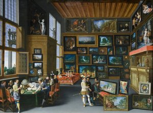 Kenners in een kamer vol schilderijen