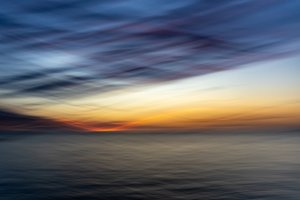 Etherische zonsondergang boven de oceaan